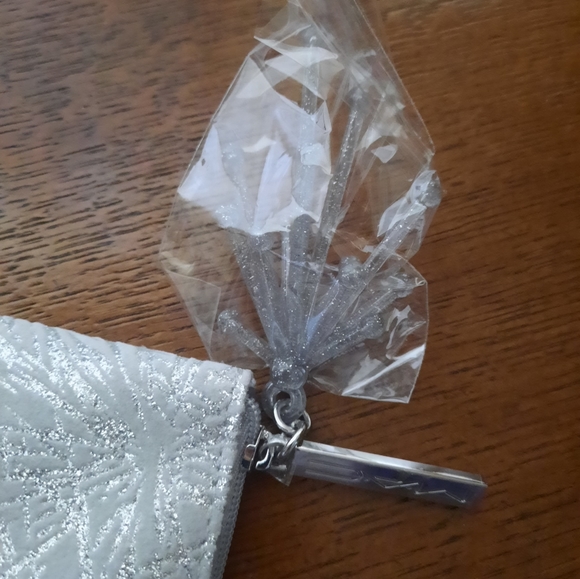 MAC Cosmetics Limited Edition Extra Dimension Skinfinish Firelit Kit-Champagne - Picture 5 of 6